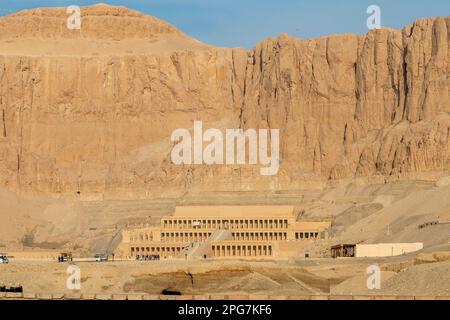 Leichentempel der Königin Hatschepsut, in der Nähe von Luxor, Ägypten Stockfoto