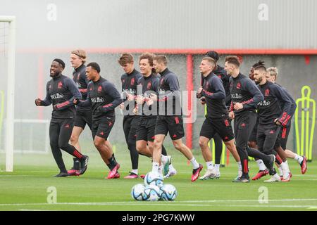 Tubize, Belgien. 21. März 2023. Die belgischen Spieler wurden während eines Trainings der belgischen Fußballnationalmannschaft Red Devils am Dienstag, den 21. März 2023, in der Hauptniederlassung der Royal Belgischen Fußballvereinigung RBFA in Tubize fotografiert. Die Red Devils bereiten sich auf die bevorstehenden Spiele gegen Schweden und Deutschland vor. Kredit: Bruno Fahy/Belga Photo/Alamy Live News Stockfoto