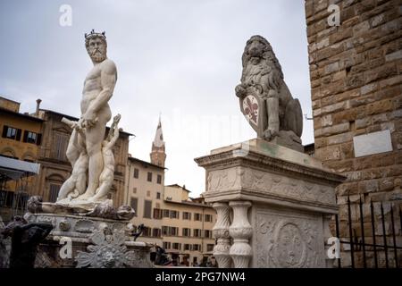 Marzocco, vor dem Palazzo Vecchio, eine Kopie von Donatellos Skulptur, jetzt im Bargello. Stockfoto