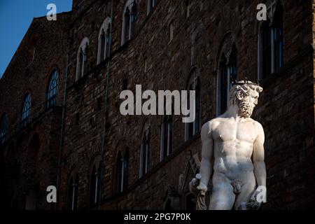 Der Neptun-Brunnen des Künstlers Bartolomeo Ammannati in der Pizza della Signoria, in der Nähe des Palazzo Vecchio, in Florenz, Italien Stockfoto