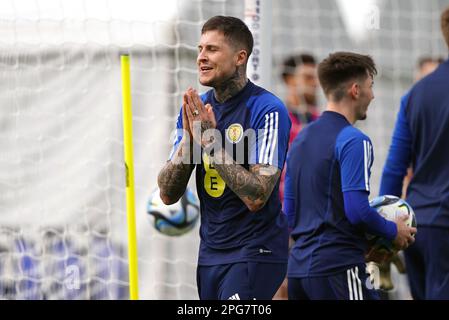 Lyndon Dykes aus Schottland während des Trainings in Lesser Hampden, Glasgow. Foto: Dienstag, 21. März 2023. Stockfoto