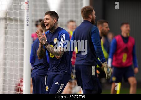 Lyndon Dykes aus Schottland während des Trainings in Lesser Hampden, Glasgow. Foto: Dienstag, 21. März 2023. Stockfoto