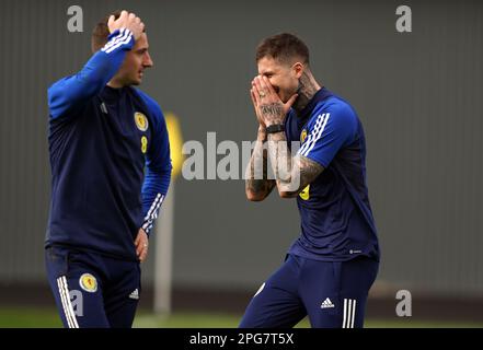 Lyndon Dykes aus Schottland während des Trainings in Lesser Hampden, Glasgow. Foto: Dienstag, 21. März 2023. Stockfoto