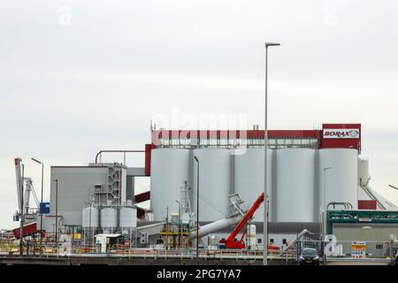 Raffinerieanlage und Tanks im Botlek-Hafen am Hafen von Rotterdam in Borax in den Niederlanden Stockfoto