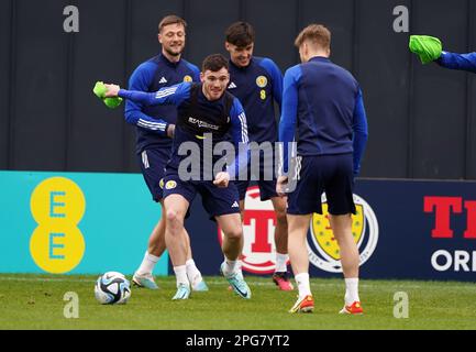 Andy Robertson aus Schottland während des Trainings in Lesser Hampden, Glasgow. Foto: Dienstag, 21. März 2023. Stockfoto