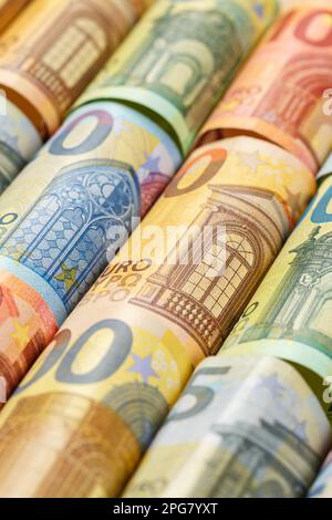 Stuttgart, Deutschland - 25. Februar 2023: Euro Banknotes Save Money Finance Background Pay Banknotes Portrait Format In Stuttgart, Deutschland. Stockfoto