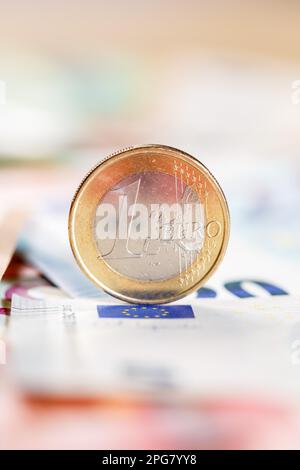 Stuttgart, Deutschland - 25. Februar 2023: One Euro Coin Save Money Finance Pay Portrait With Text Free Space In Stuttgart, Deutschland. Stockfoto