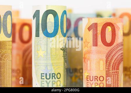 Stuttgart, Deutschland - 25. Februar 2023: Euro Banknotes Save Money Finance Background Pay Banknotes In Stuttgart, Deutschland. Stockfoto