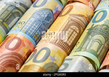 Stuttgart, Deutschland - 25. Februar 2023: Euro Banknotes Save Money Finance Background Pay Banknotes In Stuttgart, Deutschland. Stockfoto