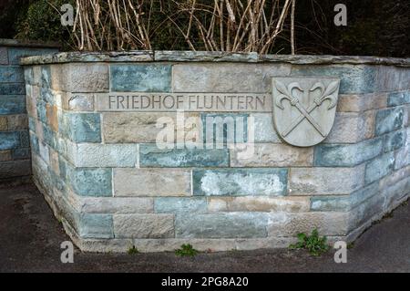 Zürich, Schweiz - 22. Februar 2023: Fluntern-Friedhof in Zürich, wo James Joyce begraben ist Stockfoto