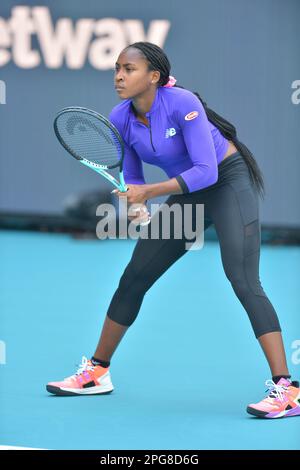 MIAMI GARDENS, FLORIDA - MÄRZ 20: Cori 'Coco' Gauff (USA) auf dem Übungsfeld während der Miami Open präsentiert von Itaú im Hard Rock Stadium am 20. März 2023 in Miami Gardens, Florida. (Foto: JL/Sipa USA) Stockfoto