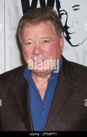 William Shatner ruft am 10. Februar 2012 in den Probenstudios im Kreisverkehr in New York City zu seiner One-man-Show „Shatner's World: We Just Live in IT“ auf. Bildquelle: Henry McGee/MediaPunch Stockfoto