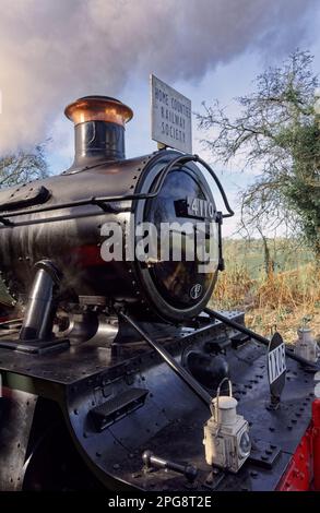Am Muttertag auf der East Somerset Steam Gala am 19. März lief die beliebte GWR 4555 2-6-2T vor der Fahrt zur Severn Valley Railway. Stockfoto