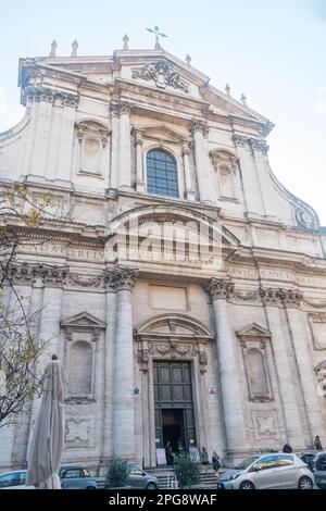 Rom, Italien - 7. Dezember 2022: Die Kirche St. Ignatius von Loyola am Campus Martius (Italienisch: Chiesa di Sant'Ignazio di Loyola in Campo Marzio). Stockfoto