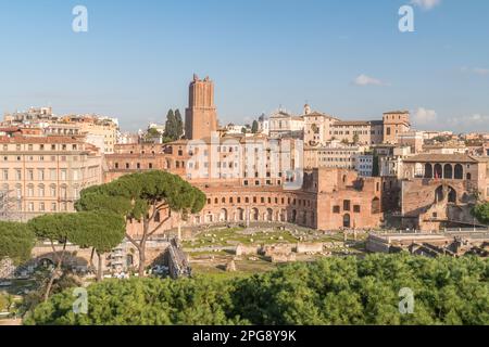 Rom, Italien - 7. Dezember 2022: Trajan's Market (Mercati di Traiano). Großer Ruinenkomplex in der Stadt Rom. Stockfoto