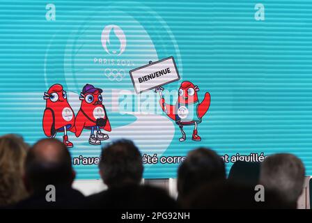 St. Denis. 21. März 2023. Besucher nehmen an einer Pressekonferenz zum Freiwilligenprogramm der Olympischen und Paralympischen Spiele 2024 in Paris am 21. März 2023 in Saint-Denis, Frankreich, Teil. Kredit: Gao Jing/Xinhua/Alamy Live News Stockfoto
