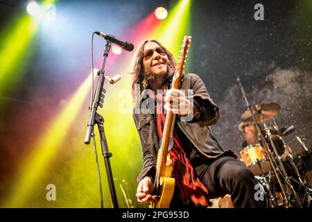 Oslo, Norwegen, 18., März 2023. Die amerikanische Rockband Blackberry Smoke spielt im Rockefeller in Oslo Live-Konzert. Hier wird der Sänger und Gitarrist Charlie Starr live auf der Bühne gesehen. (Foto: Gonzales Photo - Terje Dokken). Stockfoto