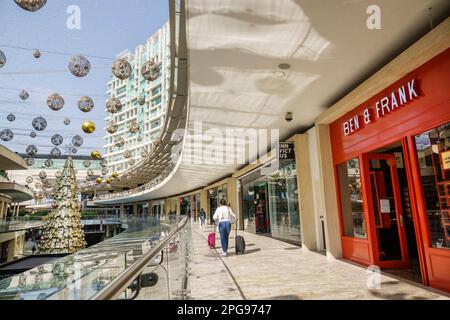 Mexiko-Stadt, mehrstöckig, Polanco Antara, gehobenes Open-Air-Einkaufszentrum, weibliche Frauen, Erwachsene, Bewohner, Hochhäuser Stockfoto