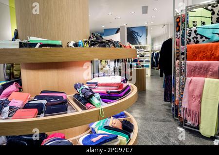 Mexiko-Stadt, Polanco Antara, gehobenes Open-Air-Einkaufszentrum, Bimba y Lola, trendige Modemarke, Innenbereich, Geschäfte, Business-Bus Stockfoto