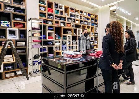 Mexiko-Stadt, Polanco Antara, gehobenes Open-Air-Einkaufszentrum, Purificacion Garcia Designer-Boutique, weibliche Frau, Erwachsene, RE Stockfoto