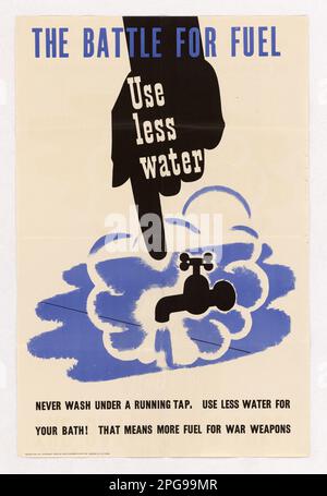 Der Kampf um Kraftstoff – weniger Wasser verbrauchen. Land: England Gedruckt Von: Multi Machine Plates, Ltd Ihre Majestät im Büro für Schreibwaren. 1942 - 1945. Büro für Notfallmanagement. Information des Kriegsamtes. Niederlassung Für Inlandsbetrieb. Büro für Sonderdienste. 3/9/1943-9/15/1945. Auslandsposter aus dem Zweiten Weltkrieg Stockfoto