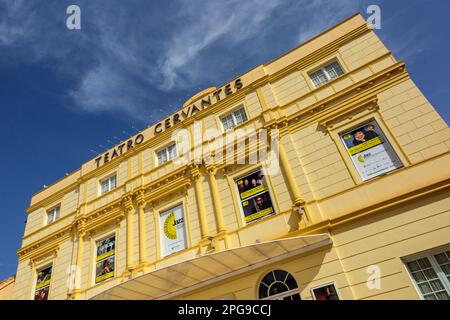 Außenansicht des Theaters Teatro Cervantes im Zentrum von Malaga in Andalusien, Südspanien, entworfen von Geronimo Cuervo Gonzales, eröffnet im Jahr 1869. Stockfoto