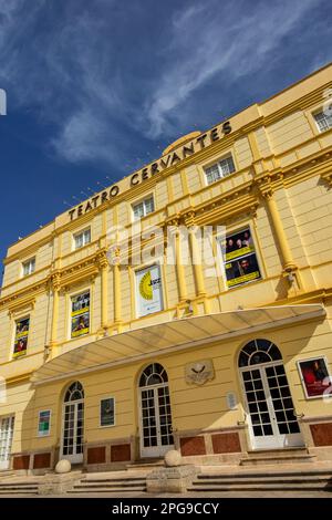 Außenansicht des Theaters Teatro Cervantes im Zentrum von Malaga in Andalusien, Südspanien, entworfen von Geronimo Cuervo Gonzales, eröffnet im Jahr 1869. Stockfoto