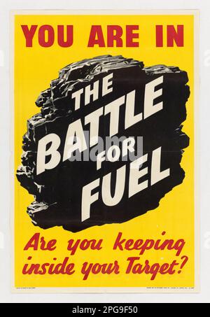 Du bist in der Schlacht um Treibstoff. Land: England gedruckt von: J. Weiner, Ltd Mitwirkende: Her Majesty's Stationery Office; Ministry of Fuel & Power. 1942 - 1945. Büro für Notfallmanagement. Information des Kriegsamtes. Niederlassung Für Inlandsbetrieb. Büro für Sonderdienste. 3/9/1943-9/15/1945. Auslandsposter aus dem Zweiten Weltkrieg Stockfoto