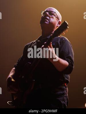 BARCELONA - 9. MÄRZ: Black Francis, Sänger der Pixies (Band), tritt am 9. März 2023 im Sant Jordi Club in Barcelona auf. Stockfoto