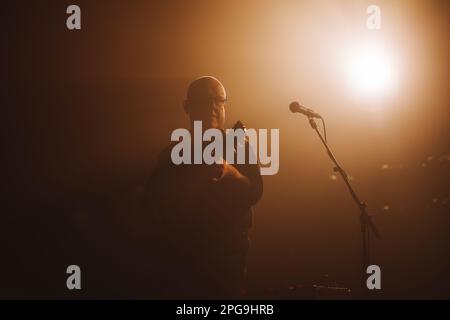 BARCELONA - 9. MÄRZ: Pixies (Band) treten am 9. März 2023 in Barcelona auf der Bühne im Sant Jordi Club auf. Stockfoto