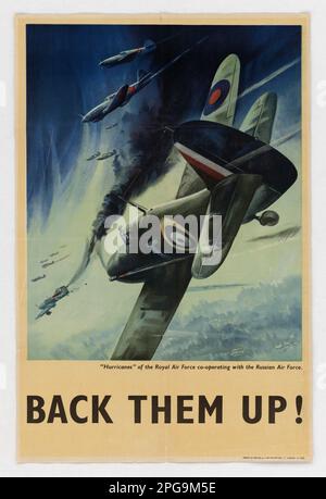 „Hurricanes“ ist ein ausländisches Poster aus dem Zweiten Weltkrieg, das von Ron Jobson in England zwischen 1942 und 1945 erstellt wurde. Gedruckt von Chromoworks Ltd., wurde es vom Office for Emergency Management und Office of war Information produziert, um die Unterstützung der Zusammenarbeit zwischen der Royal Air Force und der russischen Air Force während des Krieges zu fördern. Stockfoto