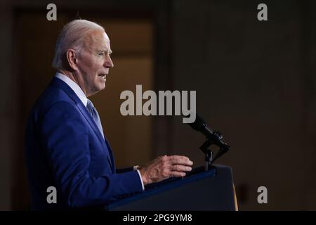 Washington, Vereinigte Staaten. 21. März 2023. US-Präsident Joe Biden spricht am 21. März 2023 auf dem White House Conservation in Action Summit im Innenministerium in Washington, DC. Kredit: Oliver Contreras/Pool via CNP/dpa/Alamy Live News Stockfoto