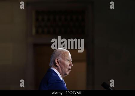 Washington, Vereinigte Staaten. 21. März 2023. US-Präsident Joe Biden spricht am 21. März 2023 auf dem White House Conservation in Action Summit im Innenministerium in Washington, DC. Kredit: Oliver Contreras/Pool via CNP/dpa/Alamy Live News Stockfoto