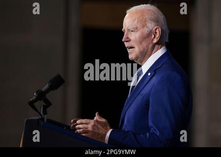 Washington, Vereinigte Staaten. 21. März 2023. US-Präsident Joe Biden spricht am 21. März 2023 auf dem White House Conservation in Action Summit im Innenministerium in Washington, DC. Kredit: Oliver Contreras/Pool via CNP/dpa/Alamy Live News Stockfoto