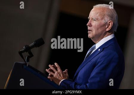 Washington, Vereinigte Staaten. 21. März 2023. US-Präsident Joe Biden spricht am 21. März 2023 auf dem White House Conservation in Action Summit im Innenministerium in Washington, DC. Kredit: Oliver Contreras/Pool via CNP/dpa/Alamy Live News Stockfoto