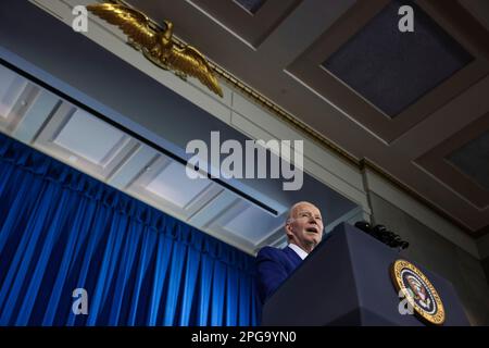 Washington, Vereinigte Staaten. 21. März 2023. US-Präsident Joe Biden spricht am 21. März 2023 auf dem White House Conservation in Action Summit im Innenministerium in Washington, DC. Kredit: Oliver Contreras/Pool via CNP/dpa/Alamy Live News Stockfoto