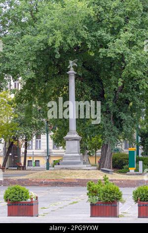 Szeged, Ungarn - 30. Juli 2022: Wahrzeichen der Säulenskulptur im Gedächtnispark Szeged Ungarn Stockfoto