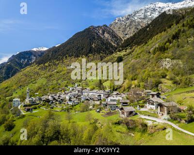 Luftbild des Schweizer Bergdorfes Soglio. Es wurde als eines der schönsten Dörfer der Schweiz bezeichnet. Stockfoto