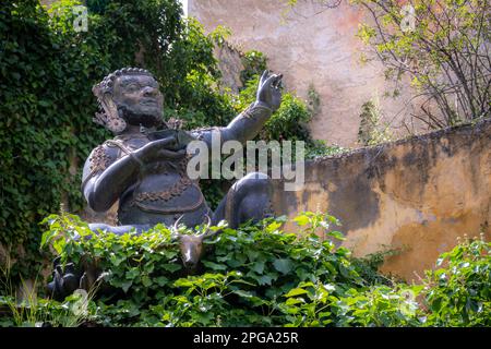 Industriestatue im Juval Castle (Deutsch: Schloss Juval, Italienisch: Castel Juval) ein mittelalterliches Schloss in Kastelbell-Tschars in Südtirol - Trentin Stockfoto