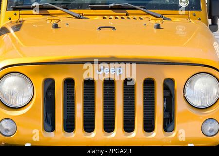 Austin, Texas, USA - Februar 2023: Nahaufnahme der Vorderseite eines Jeeps Stockfoto