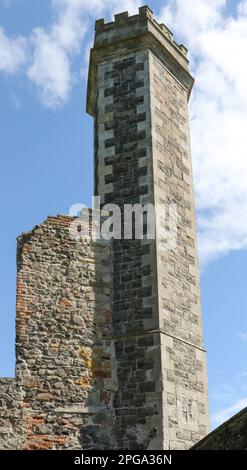 Ehemaliger Ort des Schlosses Antrim - alter Steinturm, Italianate Tower, bleibt Castle Gardens Antrim Northern Ireland. Stockfoto