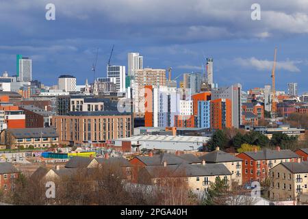 Blick auf die Skyline von Leeds City Centre von Armley Stockfoto