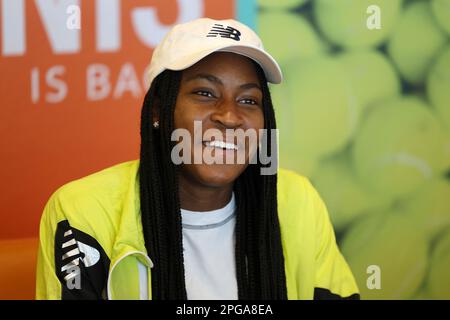 Miami, Vereinigte Staaten Von Amerika. 21. März 2023. MIAMI GARDENS, FLORIDA - 21. MÄRZ: Coco Gauff stellt während der Miami Open im Hard Rock Stadium am 21. März 2023 in Miami Gardens, Florida, Fragen aus den Medien. (Foto: Alberto E. Tamargo/Sipa USA) Guthaben: SIPA USA/Alamy Live News Stockfoto