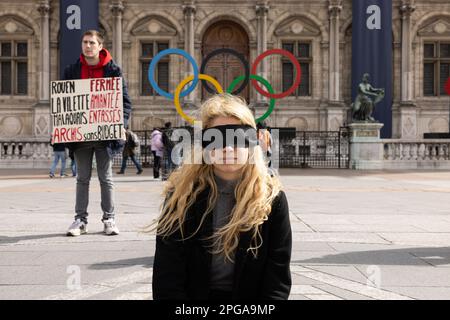 Paris, Paris, Frankreich. 21. März 2023. Architekturstudenten protestieren vor dem Hotel de Ville City Hall von Paris für bessere Bedingungen. (Kreditbild: © Chenxi Yang/ZUMA Press Wire) NUR REDAKTIONELLE VERWENDUNG! Nicht für den kommerziellen GEBRAUCH! Stockfoto
