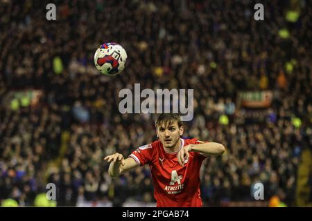 Liam Kitching #5 von Barnsley in Action während des Spiels Barnsley vs Sheffield der Sky Bet League 1 am Mittwoch in Oakwell, Barnsley, Großbritannien, 21. März 2023 (Foto von Mark Cosgrove/News Images) Stockfoto