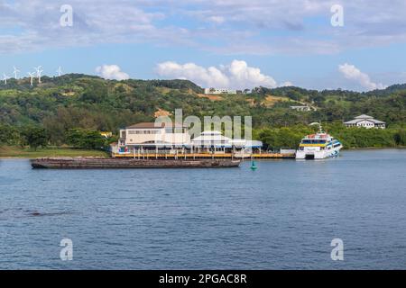 Kreuzfahrthafen Roatan Honduras und Touristenziel - Safeway Maritime Transportation Ferry. Stockfoto