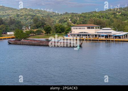 Kreuzfahrthafen Roatan Honduras und Touristenziel. Stockfoto