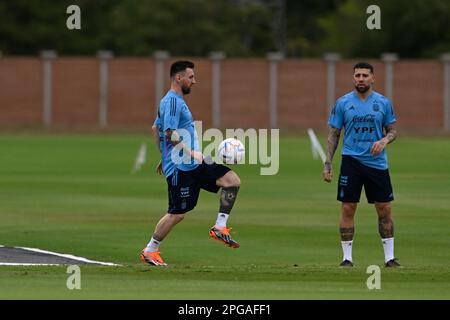 ARGENTINIEN, Buenos Aires, Ezeiza- 21. März 2023: Lionel Messi aus Argentinien während des Trainings auf dem AFA-Trainingsgelände vor dem Freundschaftsspiel gegen Panama. Foto: Diego Halisz/SFSI Stockfoto