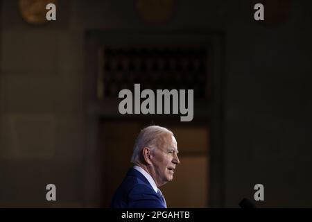 Washington, Vereinigte Staaten. 21. März 2023. US-Präsident Joe Biden spricht am 21. März 2023 auf dem White House Conservation in Action Summit im Innenministerium in Washington, DC. Kredit: Oliver Contreras/Pool via CNP/dpa/Alamy Live News Stockfoto