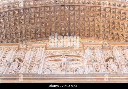 Außenansicht des Klosters San Esteban in Salamanca (Spanien). Stockfoto